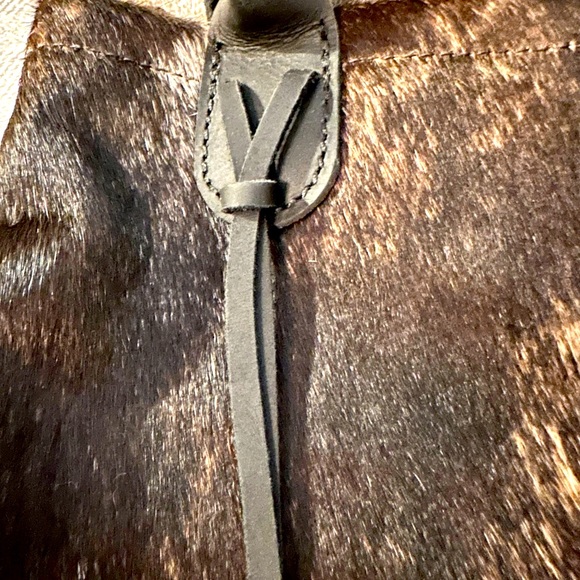 Wild Goose Branded 12 Cowhide Tote - Picture 10 of 10